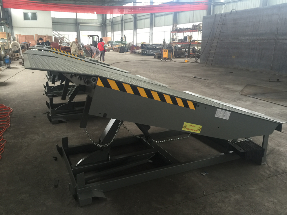 DKL-ME Mechanical dock leveler